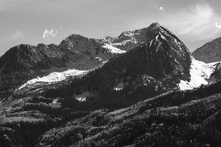 麋鹿山脉黑白椅山图片