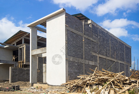 在郊区建造房屋图片