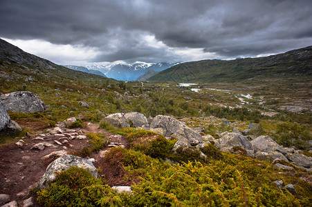 挪威Ringedalsvatnet湖奥达的Trolltun图片