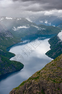 挪威Ringedalsvatnet湖奥达的Trolltun图片