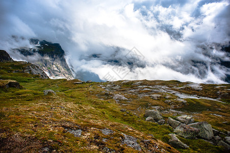 挪威Ringedalsvatnet湖奥达的Trolltun图片