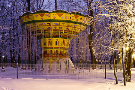 在俄罗斯加里宁格勒的冬季夜间图片