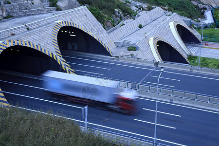 公路卡车图片