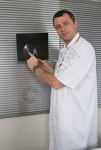 医生分析射线照相的看法图片