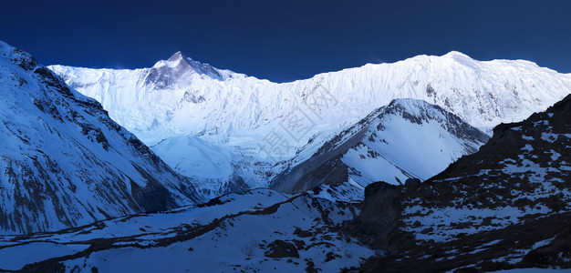 喜马拉雅山高的全景美图片