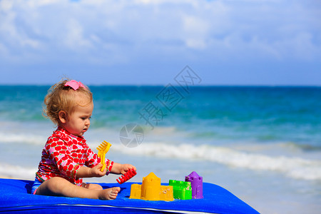 在热带沙滩玩具的可图片