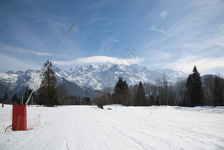 来自法国的法国阿尔卑斯山专属滑雪胜地的景色背景图片