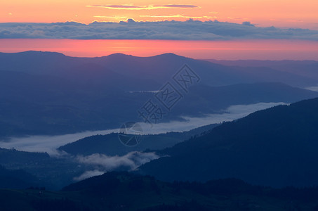 黎明在山上早晨风景图片