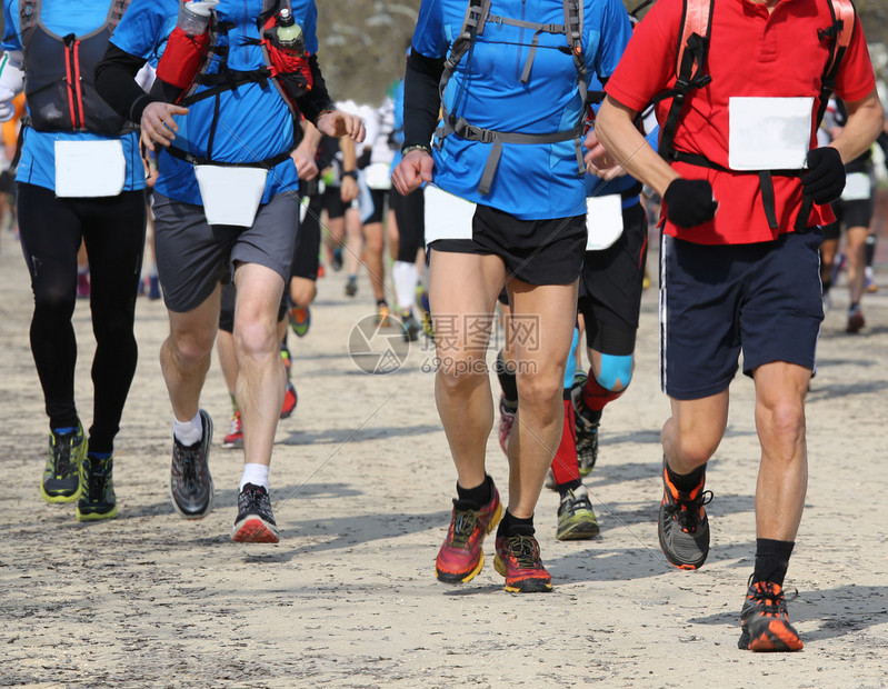 比赛场地条件与天气影响