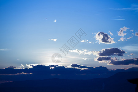 夕阳与美丽的天空图片