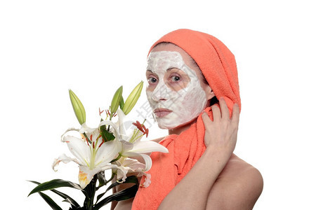 中年妇女照顾面部皮肤图片