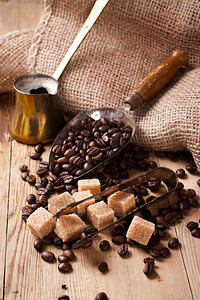 制作咖啡的原料和器具咖啡豆红糖块咖啡壶老勺选择焦图片