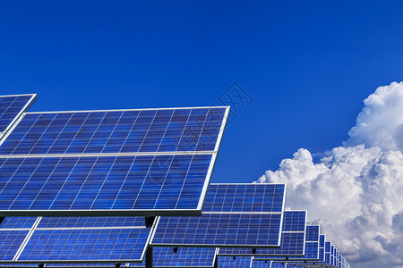 太阳的替代能源太阳能电池板背景为图片