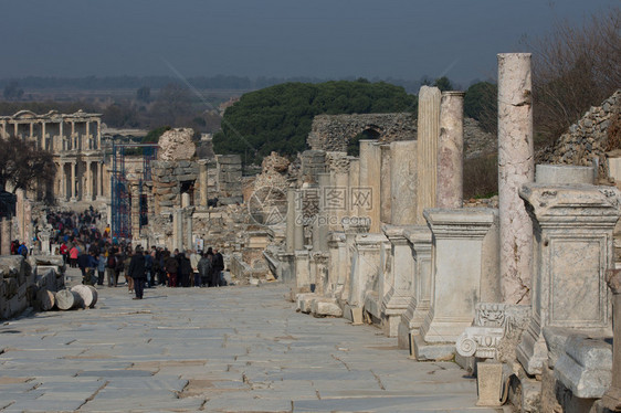 列古代以弗所的街道废墟图片