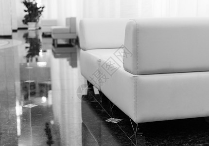 现代沙发在用黑白房子加工图片