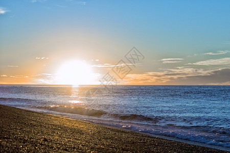 阿根廷公园海滩的红色日落背景PatagoniaBeachArge图片