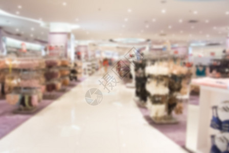 购物中心内置区图像模糊有背景人士参与图片