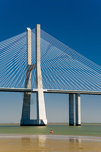 VascodaGama大桥是葡萄牙里斯本Tagus河上一条有线固定图片