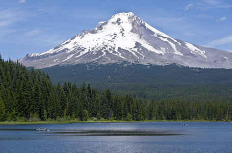 MtHood和TrilliumLakeOregon的景观图片