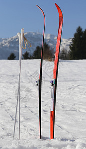 山区的红十字滑雪图片