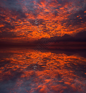 日落的天空与红云图片