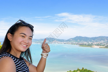 在泰国普吉省开山高地的美丽海景和岛屿中图片