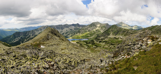 公园山脉的超高分辨率详细景观全景在南喀尔巴阡山脉图片