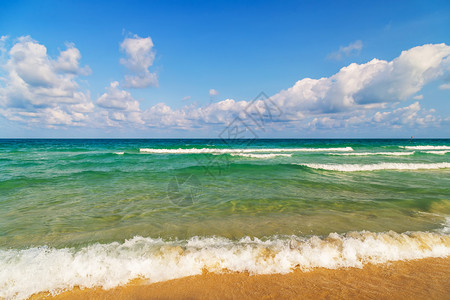 海潮滨沙滩夏季自然景图片