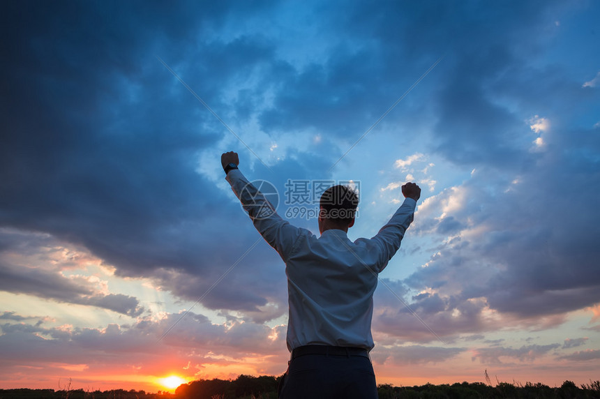 面对东部强敌时的应对策略