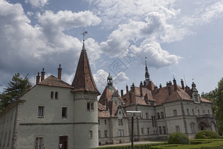 Schonborn城堡乌克兰TranscarpathiaKarp图片