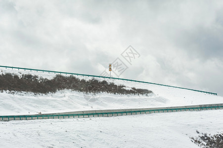 雪山公路图片