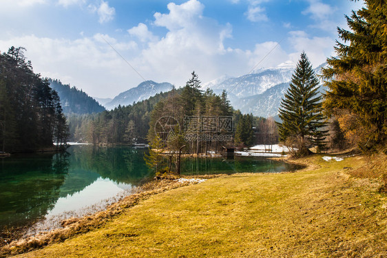 奥地利阿尔卑斯山Fernsteinsee的Maje图片