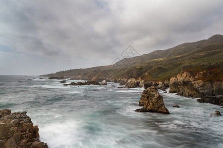加州海岸的美丽景象使用慢速的百叶窗速度图片