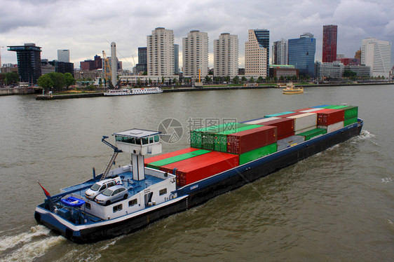 鹿特丹港的货船图片