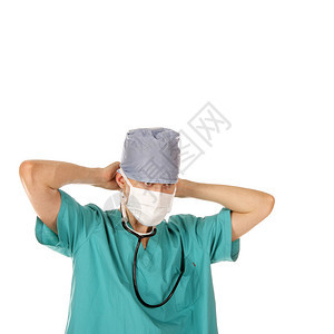 男医生戴上医用口罩图片