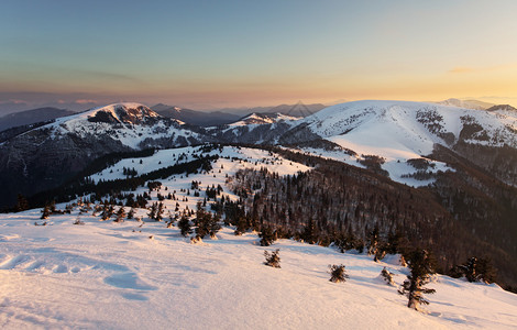 冬天山全景斯洛伐克结冰的风景图片