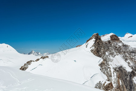 山顶风光如诗画的山景图片