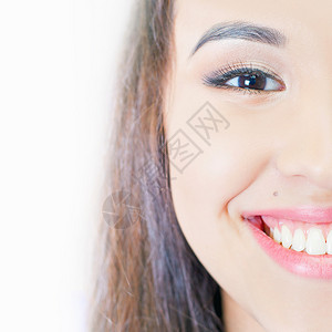 美丽的亚洲女人微笑着用健康的牙齿美白诊所的牙科护理概图片