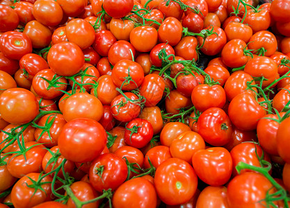 超市陈列的西红柿图片