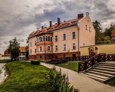 旧房子位于波兰奥尔什廷县巴塞沃Pisa图片