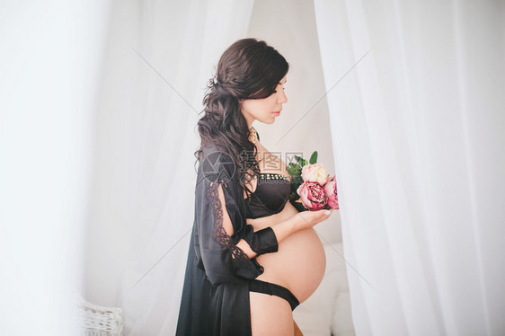 美丽的孕妇怀孕的肚子美丽的孕妇怀孕了生育概图片