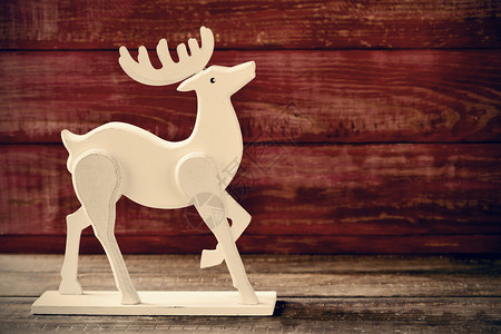 木制驯鹿形状装饰品在生锈图片