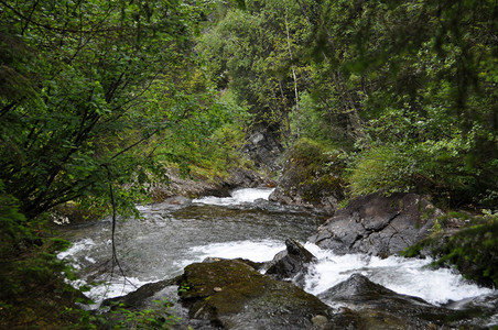 大型和小型的Riesachwasserfalls瀑布是奥地利施蒂里图片