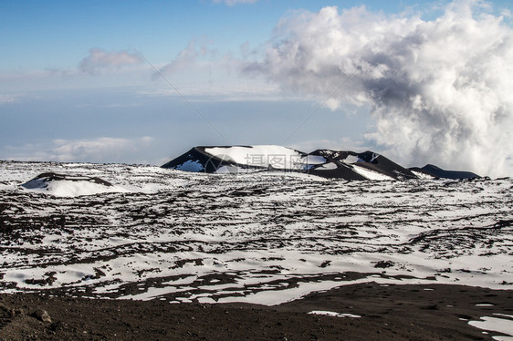Etna火山爆发的惊人现象图片