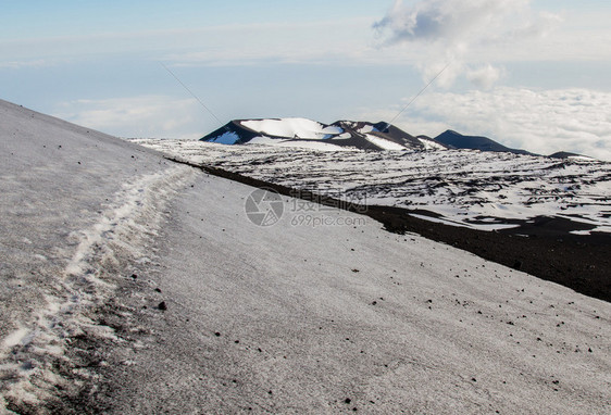 Etna火山爆发的惊人现象图片