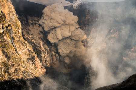 Etna火山爆发的惊人现象图片