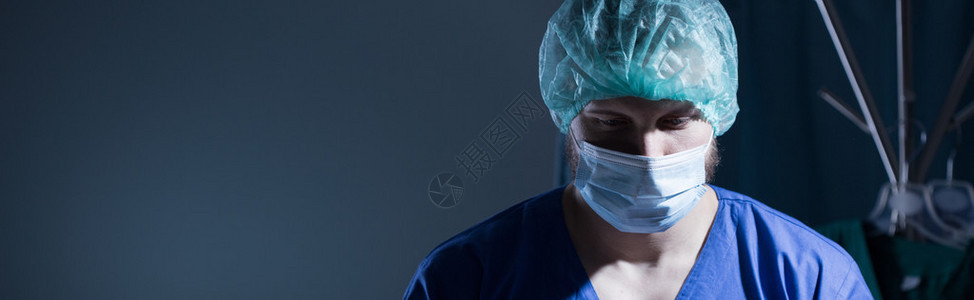 手术期间外科医生穿不育术图片