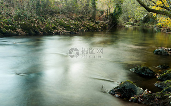 美丽的秋天风景周围图片