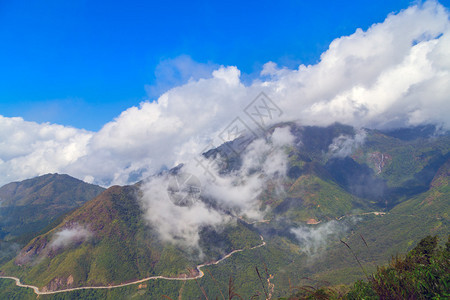 山区夏季风景欧洲山丘的乡图片