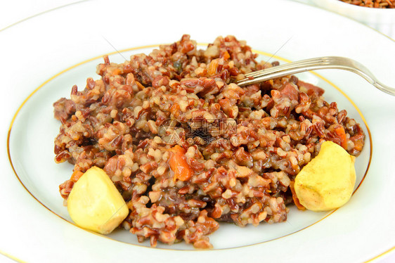 健康食品肉和红稻比拉夫图片